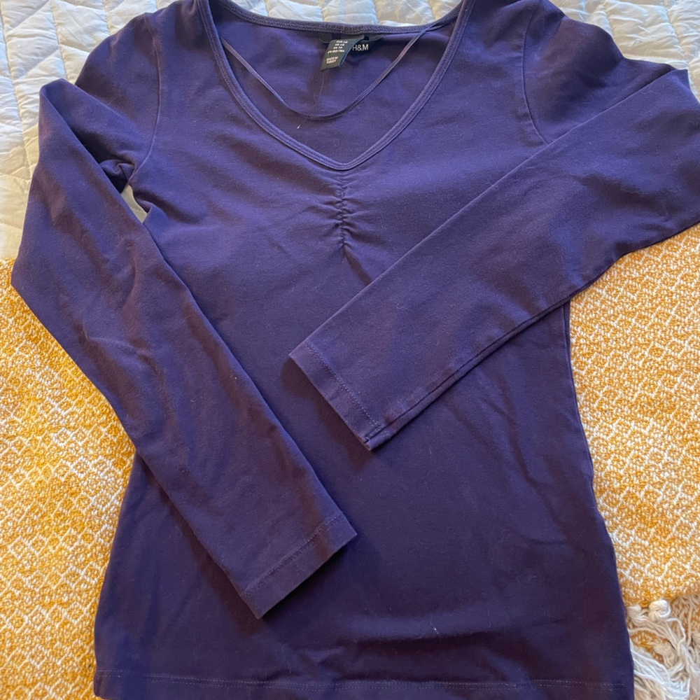 Purple stretchy long sleeve H&M shirt ruched front v neck